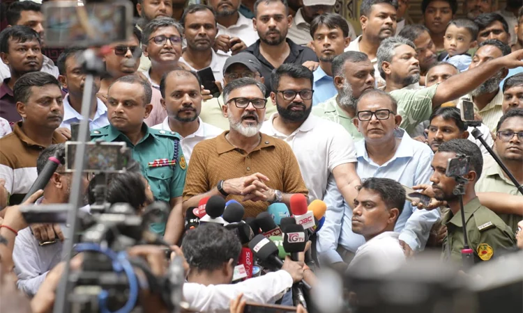 ফুটপাত ও সড়ক দখলমুক্ত করতে ডিএনসিসির অভিযান অব্যাহত থাকবে: প্রশাসক