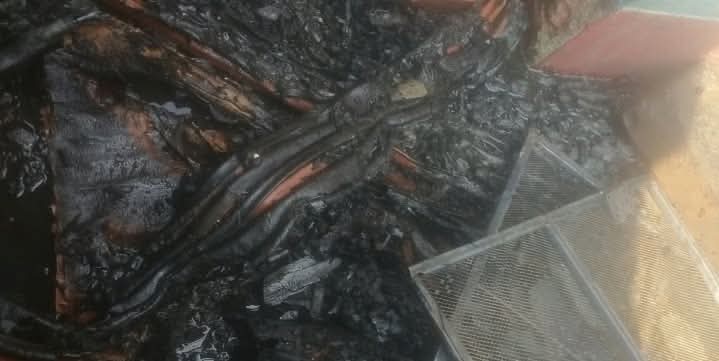 ঠাকুরগাঁওয়ে রুহিয়ায় আগুনে পুড়ে ছাই নিঃস্ব ভ্যান চালকের পরিবার