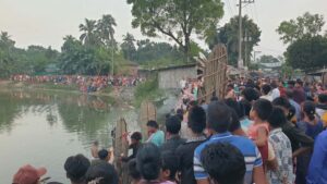 ঠাকুরগাঁওয়ে প্রতিমা বিসর্জনের মধ্য দিয়ে শেষ হলো দুর্গাপূজা